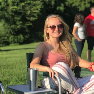 Meet your Posher, Elizabeth